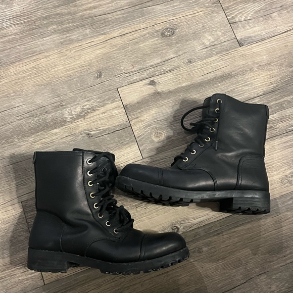 Ugg Kilmer exposed fur combat boots ❄️ - Picture 6 of 6